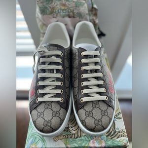 Brand new Authentic Gucci Gucci Tiger - Gucci size 8.5, fit US men size 9.5.